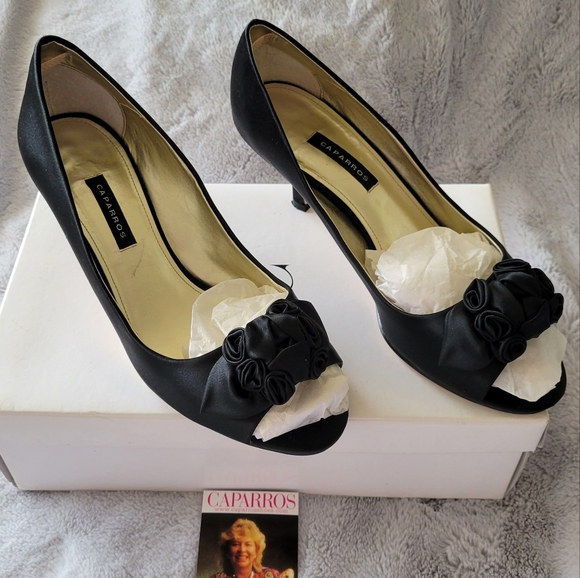 Caparros 8.5M 'Nahla' Black Silk Open Toe 2.5" Heels - Picture 4 of 10